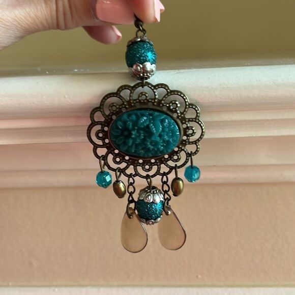 Vintage Floral Teal Earrings - Picture 2 of 3
